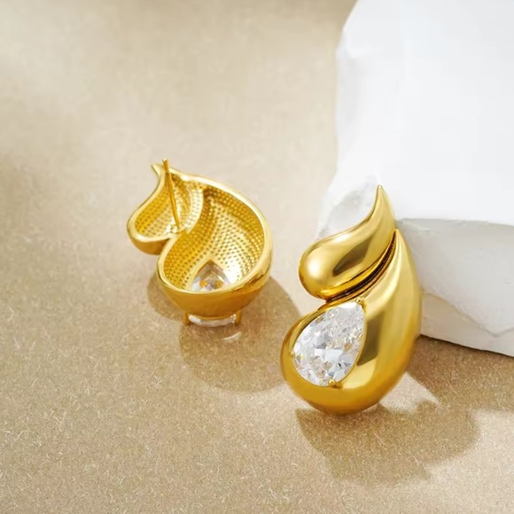 Golden Flame Teardrop Diamond Earrings - Picture 3 of 7